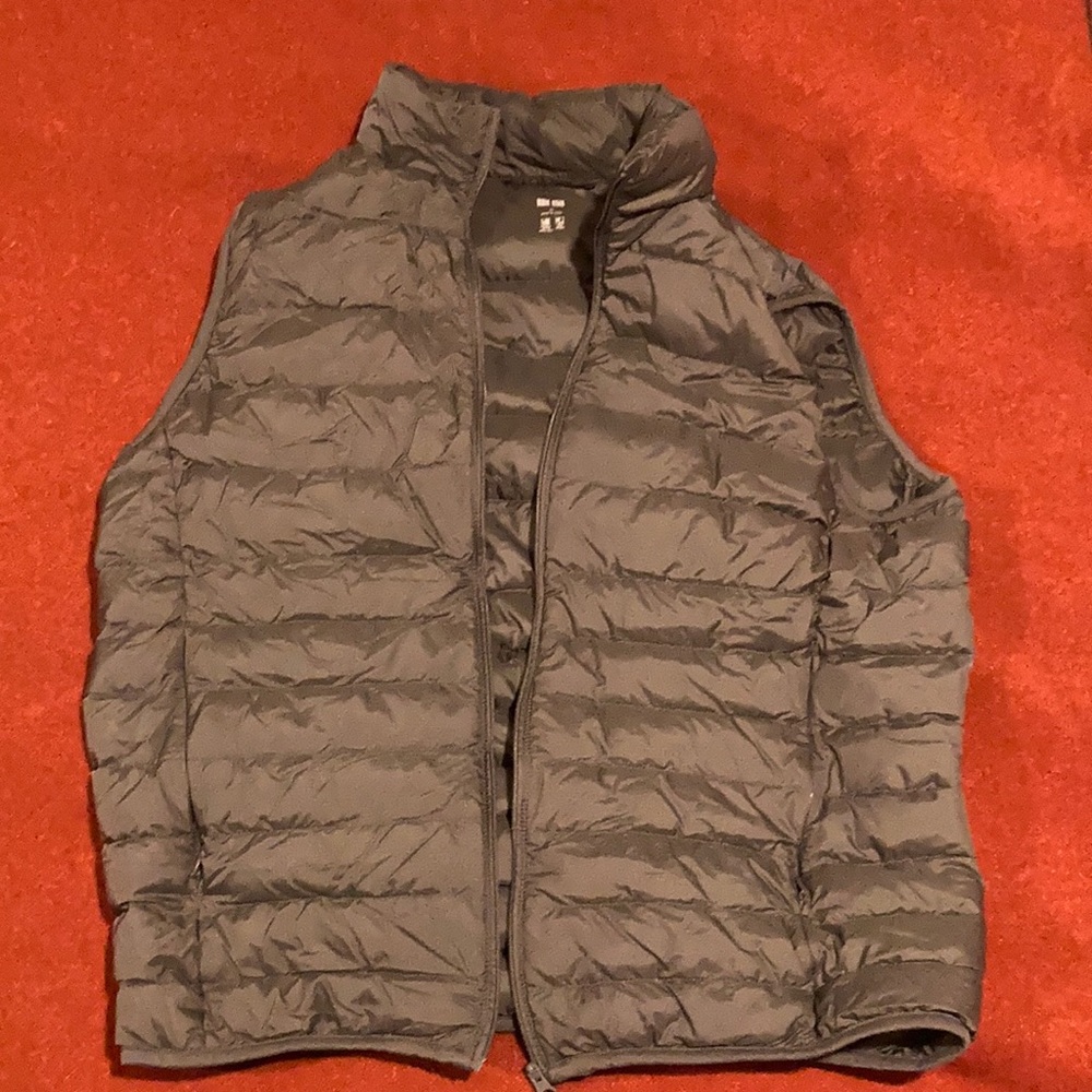 Uniqlo Men’s Lightweight Water Repellent Vest - Gray